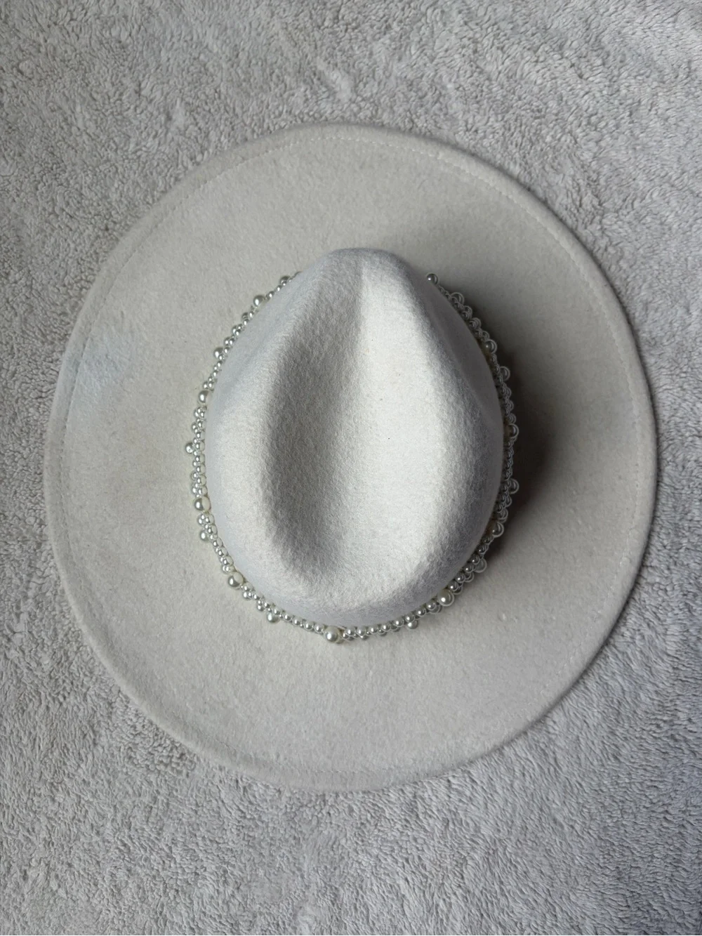 Scoop cream wool